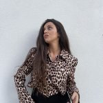 chaqueta cropped animal print - Imagen 2